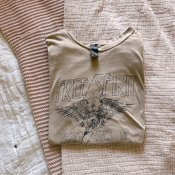 Free Spirit Graphic T-Shirt - Picture 1 of 7